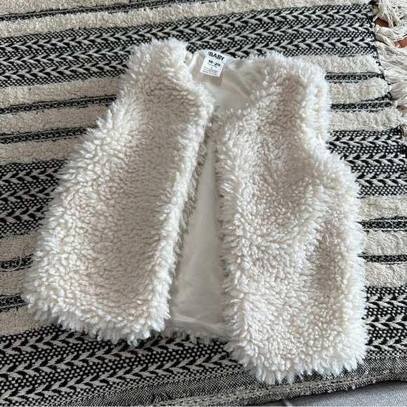 Cotton on baby creamy off white fuzzy Sherpa vest size 18-24 months - Picture 1 of 3